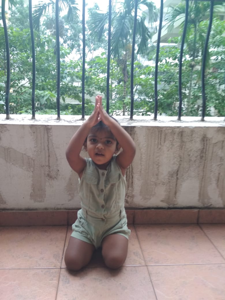 chottmou's tweet photo. Little 2 year old Kaashvi happily performing Yoga on #InternationalDayOfYoga ! https://t.co/YEI0yLYSTU
