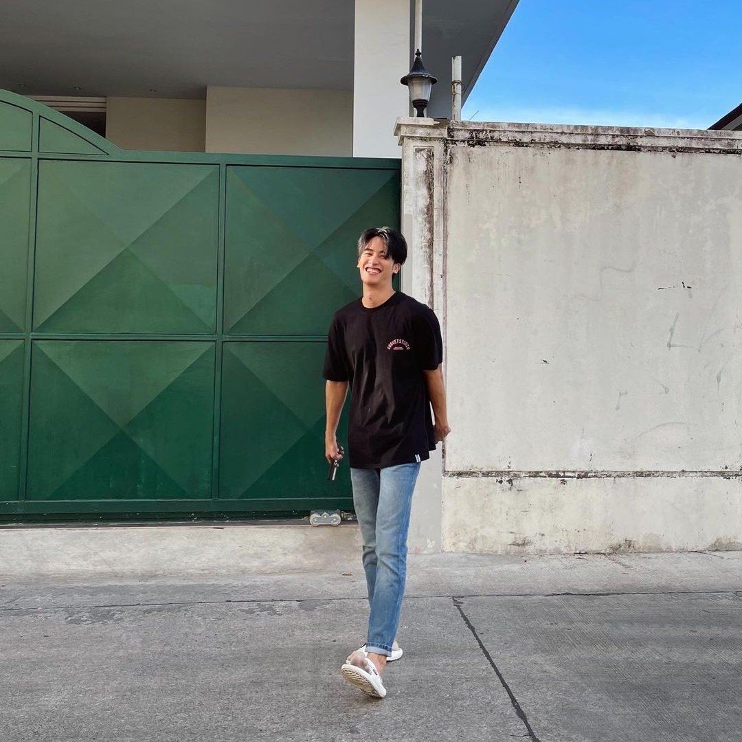 tawanpics's tweet photo. [#TAWAN_V] https://t.co/IPIAUkJEN4