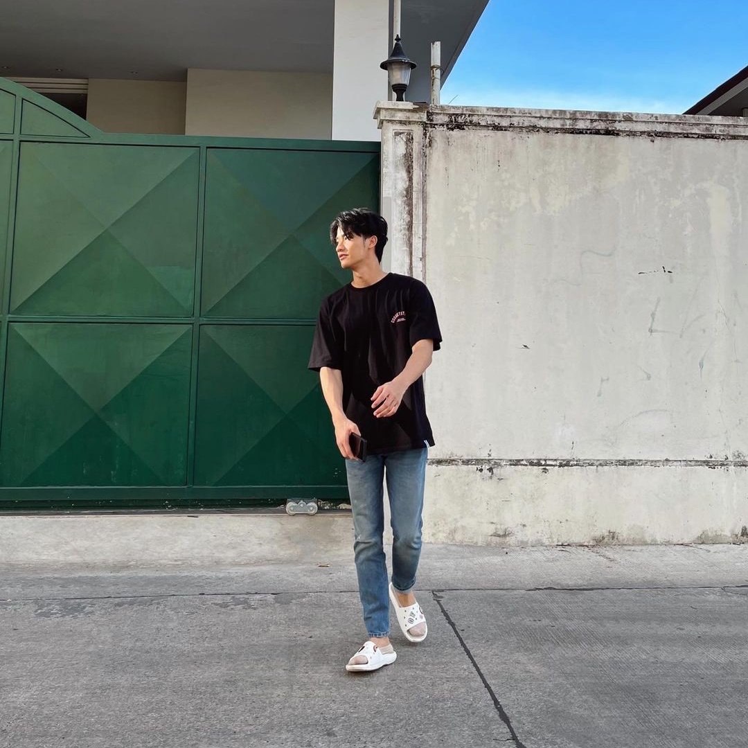 tawanpics's tweet photo. [#TAWAN_V] https://t.co/IPIAUkJEN4