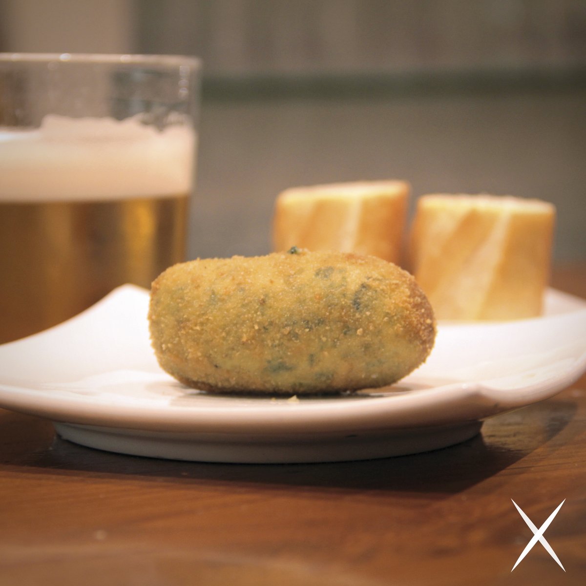 Pintxos_es's tweet photo. PINTXO 2019💛2020
CROQUETA DE ESPINACAS
Ormazabal
31 de agosto, 22
Parte Vieja
Croqueta cremosa de espinaca
Creamy spinach croquette.
#PINTXOS2020 #99bestpintxos #99bestpintxosapp #pintxos #pintxo #sansebastian #donostia #basquecountry #gastronomia #recetas #food #foodlover https://t.co/uILKXqIgRn