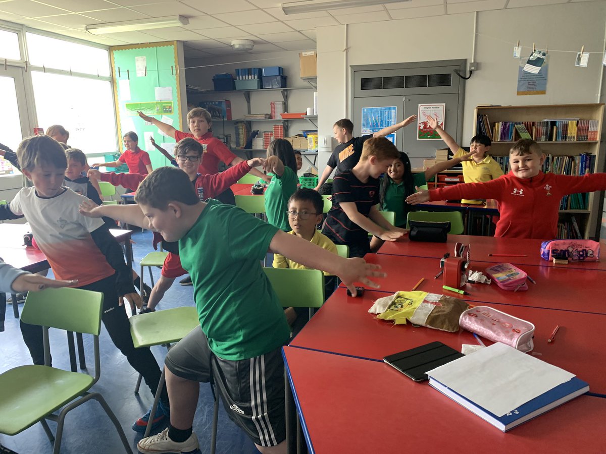 EcoSchoolsWales's tweet photo. Bore cyfforus, diwrnod cyntaf o wythnos o sesiynau rhithol Eco-bwyllgor cenedlaethol Cymru! An excellent 1st day of our @EcoSchoolsWales
National Eco-Committee #NECCymru! Great to see so many schools from across Wales!!! #climatechange #newidhinsawdd #climatecommunicators https://t.co/qJE5DR2M1b