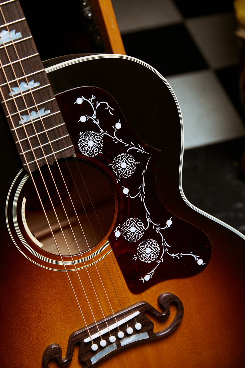 CustomGibson's tweet photo. For over 25 years, @NoelGallagher has been at the forefront of British music and has established himself as one of the world’s most prolific songwriters. Gibson is proud to launch a limited run of 200 pieces of Noel’s go-to J-150.
#gibson #theoriginal #acoustic https://t.co/gFD2zMEjuy