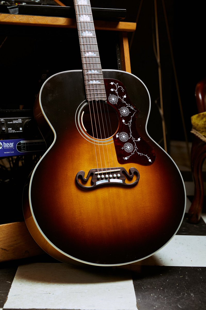 CustomGibson's tweet photo. For over 25 years, @NoelGallagher has been at the forefront of British music and has established himself as one of the world’s most prolific songwriters. Gibson is proud to launch a limited run of 200 pieces of Noel’s go-to J-150.
#gibson #theoriginal #acoustic https://t.co/gFD2zMEjuy