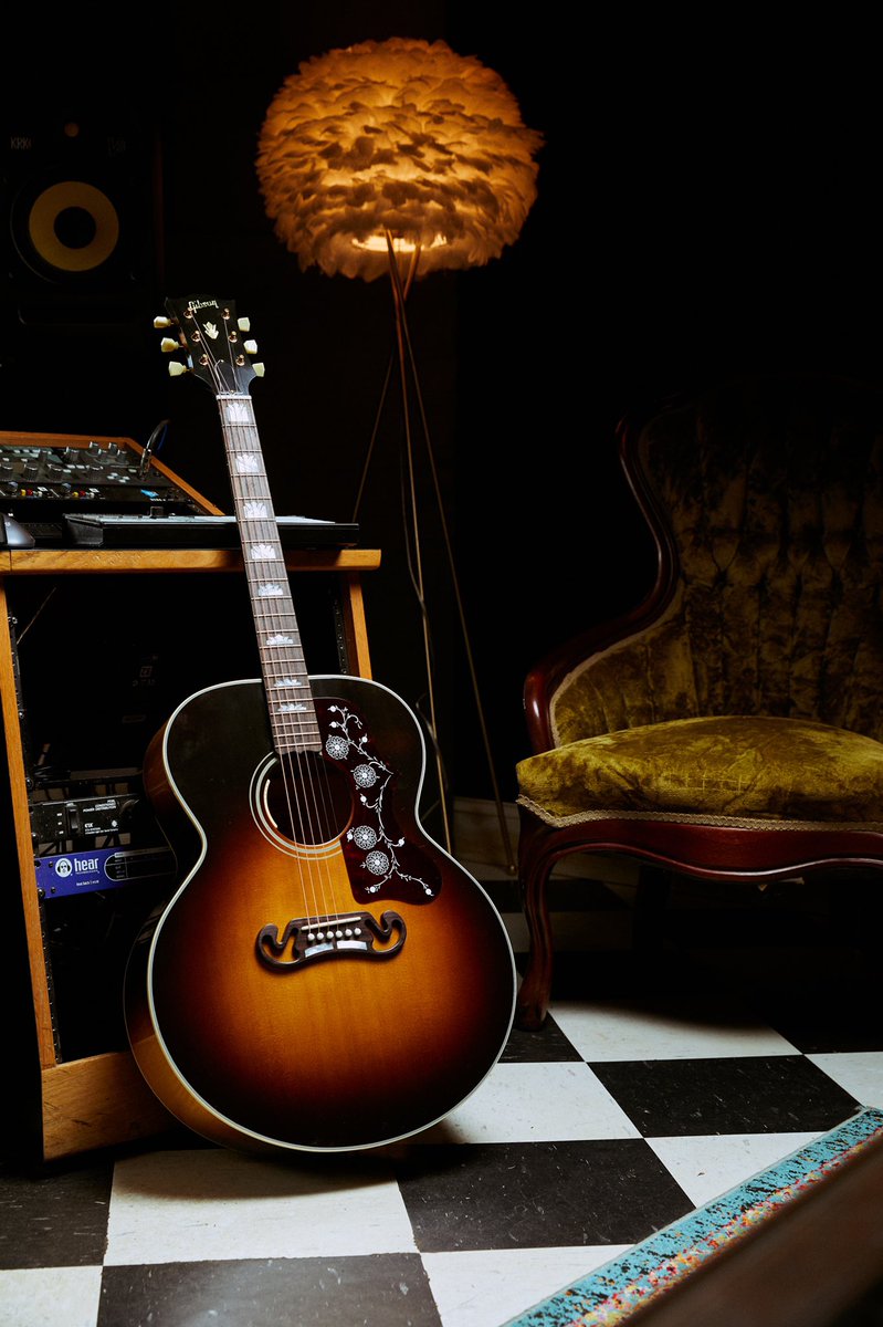 CustomGibson's tweet photo. For over 25 years, @NoelGallagher has been at the forefront of British music and has established himself as one of the world’s most prolific songwriters. Gibson is proud to launch a limited run of 200 pieces of Noel’s go-to J-150.
#gibson #theoriginal #acoustic https://t.co/gFD2zMEjuy