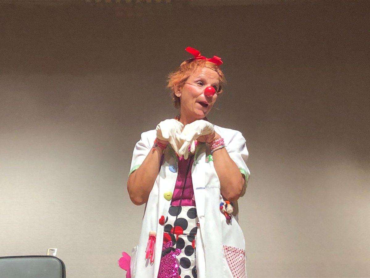 SalesianosVSJB's tweet photo. Gracias a nuestro querido #ampassjb los pequeños del colegio disfrutaron ayer de una actuación muy especial de @payasospital 🤡🥳.

Con sus risas amenizaron estos últimos días de cole para mantener a los niños "siempre alegres" siguiendo las palabras de Don Bosco. https://t.co/DjvkkKlPu9