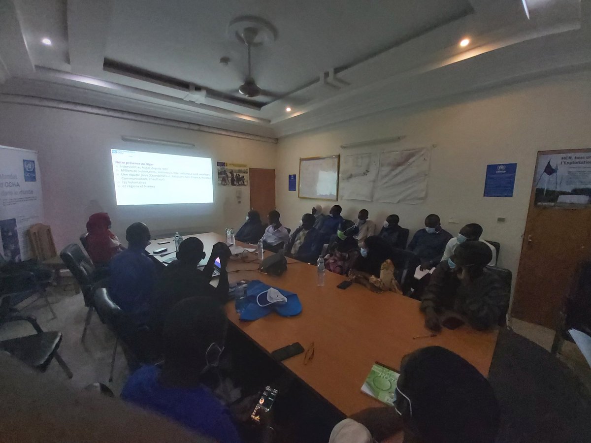 ProgramVNUNiger's tweet photo. #Tillabery présentation des opportunités de #volontariat à la #Jeunesse de la ville. L'occasion pour cette jeunesse de découvrir la définition et les modalités du volontariat des Nations unies.
#noussommeslinspirationenaction https://t.co/Kk5zXY1qwB