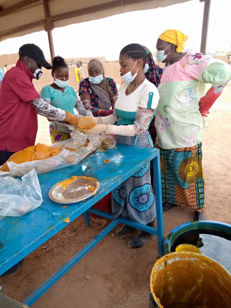 OngDev's tweet photo. #Niger #Tillabery
Formation pour la fabrication du savon solide ( kabakro), Dix femmes ont étés formées à M'banga/Namaro. https://t.co/kzOHIPoyrF