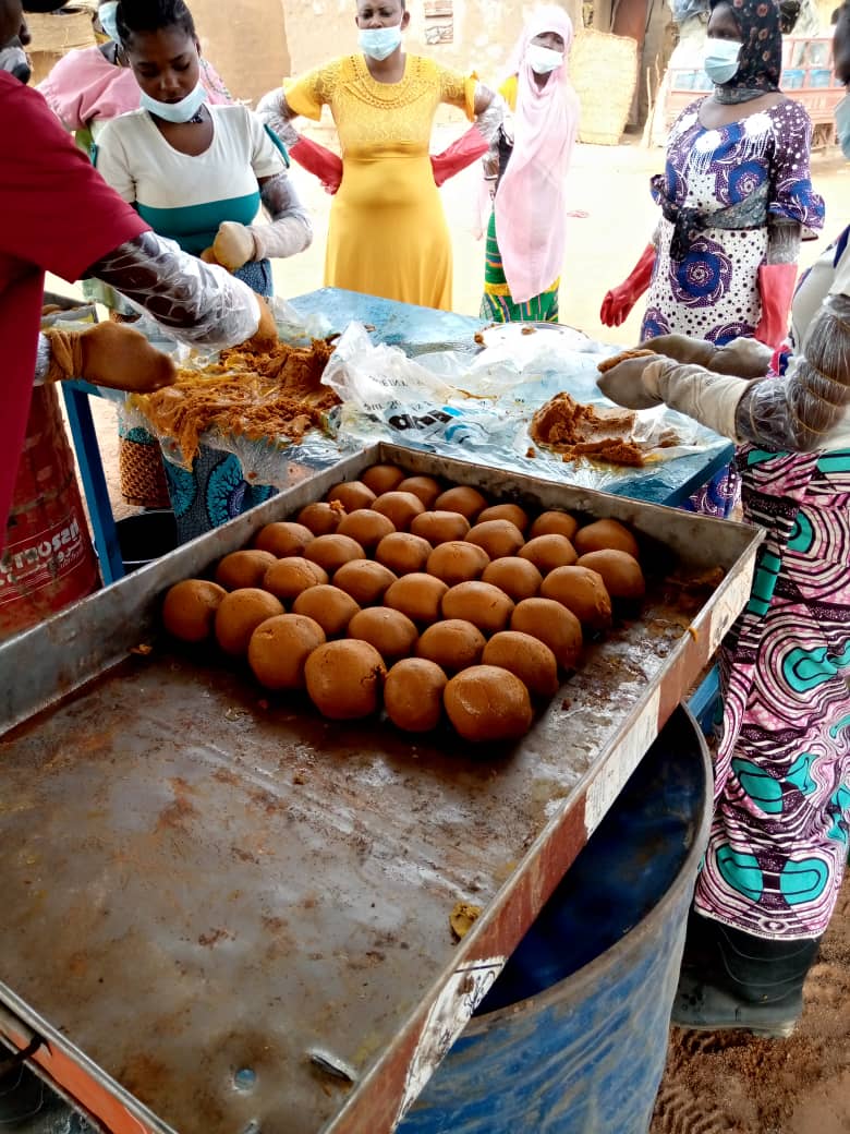 OngDev's tweet photo. #Niger #Tillabery
Formation pour la fabrication du savon solide ( kabakro), Dix femmes ont étés formées à M'banga/Namaro. https://t.co/kzOHIPoyrF