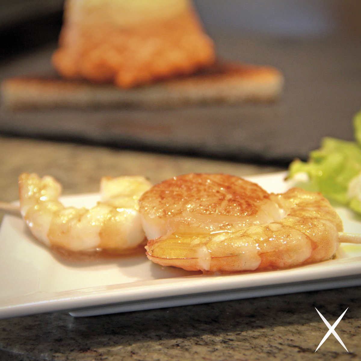 Pintxos_es's tweet photo. PINTXO 2019💛2020
BROCHETA DE VIEIRA Y LANGOSTINO
Haizea
Aldamar, 8
Parte Vieja
Pintxo de plancha, compuesto por un corazón de vieira embrochetado entre 2 langostinos.
Griddled pintxo, made up of a heart of scallop skewered between two king prawns.
@BarHaizea
#PINTXOS2020 https://t.co/V7S7ellFv1