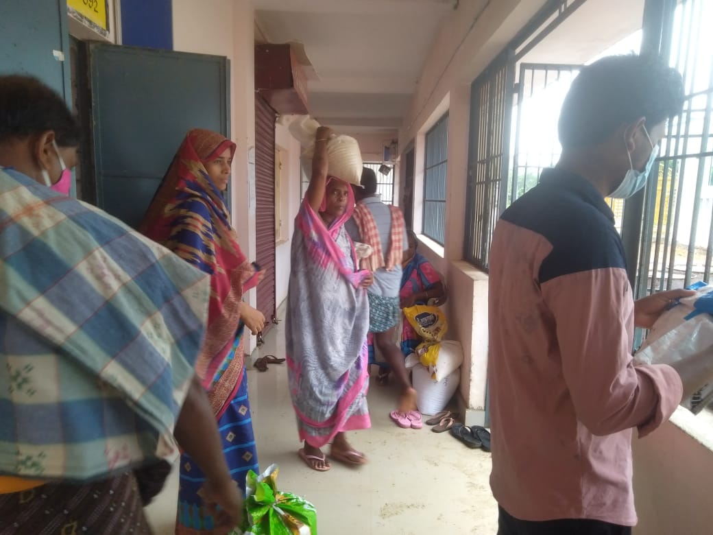 YSDIndia's tweet photo. We are monitoring #PublicDistributionSystem to ensure beneficiaries get their #Covid19 quota provided by central and state government, timely and appreciate quantity in #Ganjam #Odisha #CRLR #APPI #NFSA https://t.co/UWWj0hTdBT
