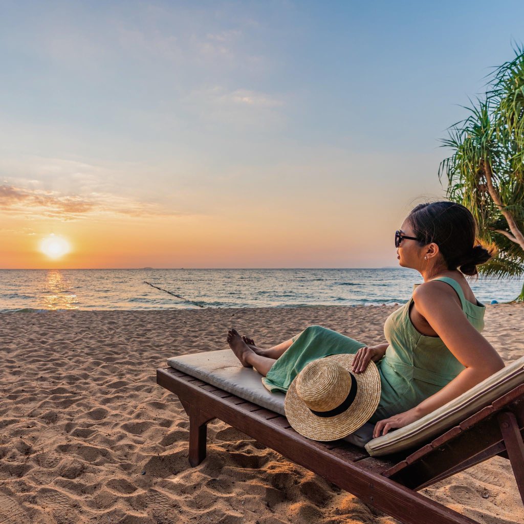 RavindraResort's tweet photo. พระอาทิตย์ลับขอบฟ้าที่ราวินทรา บีช รีสอร์ท แอนด์ สปา - นาจอมเทียน #สัตหีบ 
ให้เราใกล้ชิดกันมากยิ่งขึ้น แอดไลน์ https://t.co/wxnura8xq3 https://t.co/unNqe18Bpx