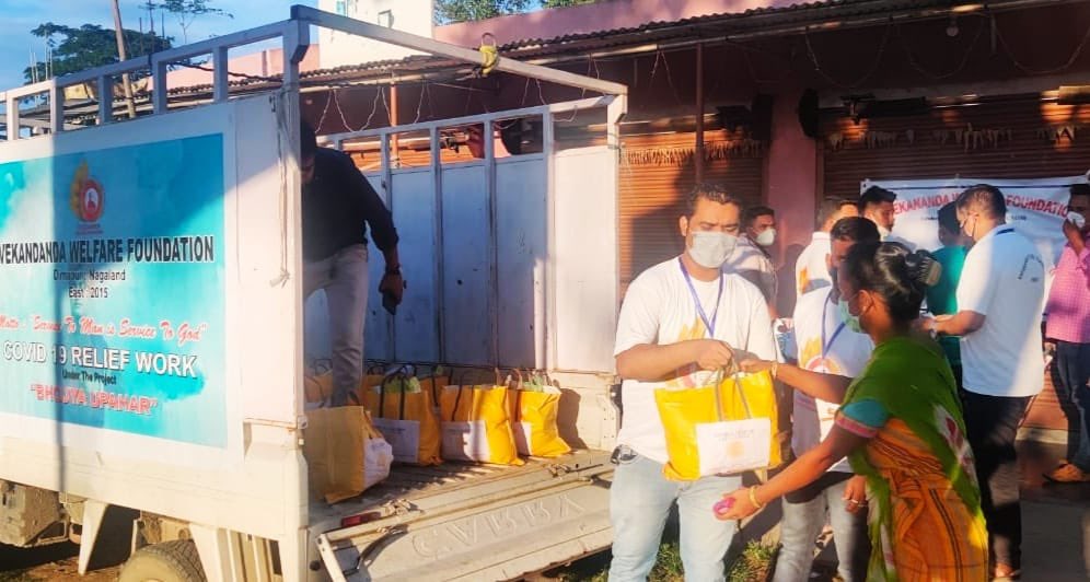 VWF2015's tweet photo. VWF distributed Dry Ration kits to the poor and needy people staying in Mainapuri Gaon, Khatkhati,Assam.
@DC_Dimapur @dipr_nagaland @mygovassam @CMOfficeAssam @CmoNagaland @MyGovNagaland @NorthEastNation @dimapur24x7 @ddnewskohima https://t.co/AqF11MDSZd