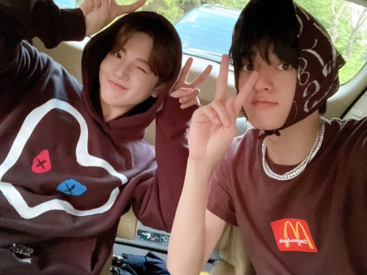 Harukyu selca 😭✊
#HARUKYU • #하루규 • <a href="/treasuremembers/">TREASURE</a>