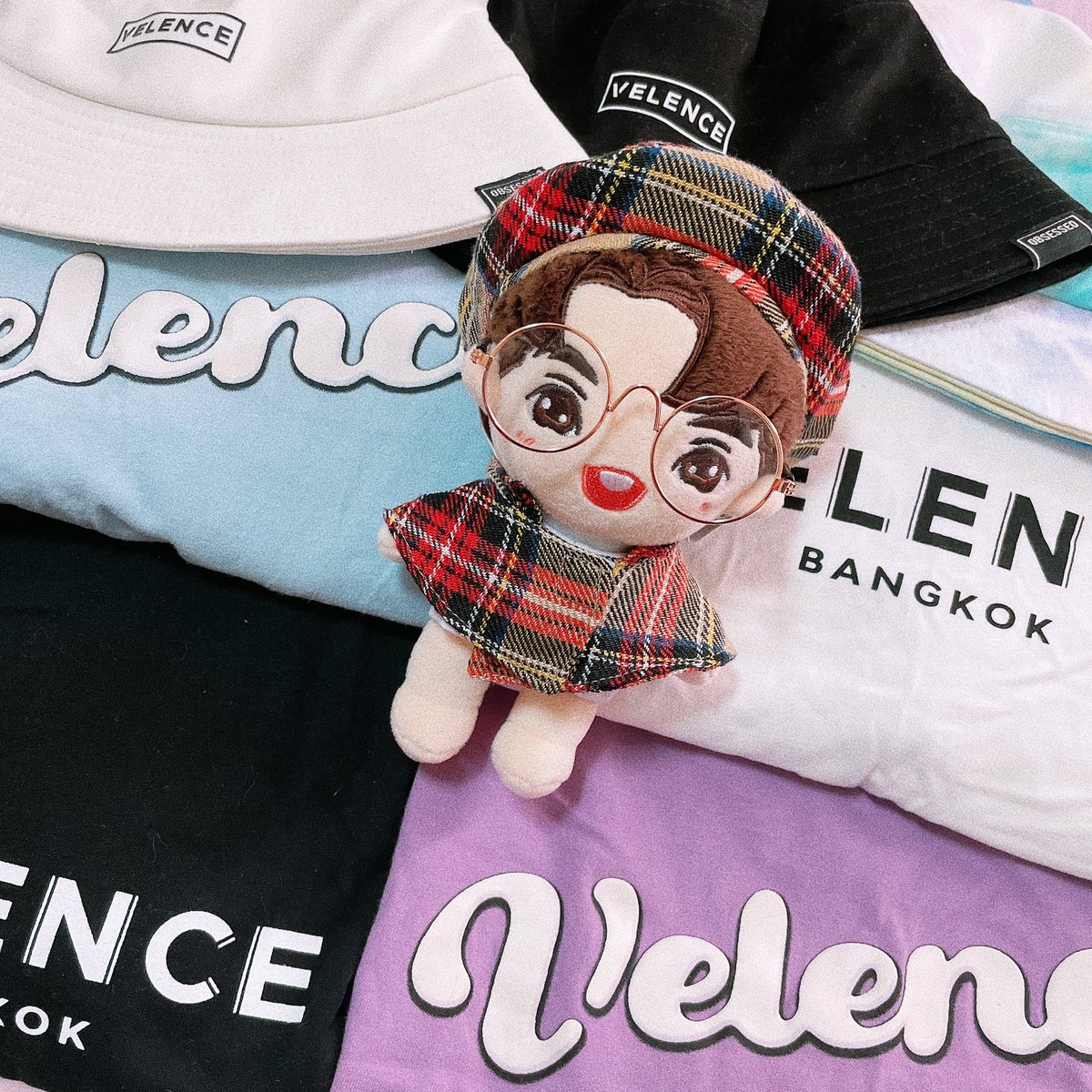 __opywpy__'s tweet photo. HBD @velencebkk 🎈
For me, Velence is concise but not simple.🎁
Every detail is best no matter the color or the design.I’m a person who always wear black or white but after receive my Velence, it changed color of my wardrobe.🌈
HBD🎂 Wish Velence always the best.💚
#1stbdvelence https://t.co/1BFbn97Nag