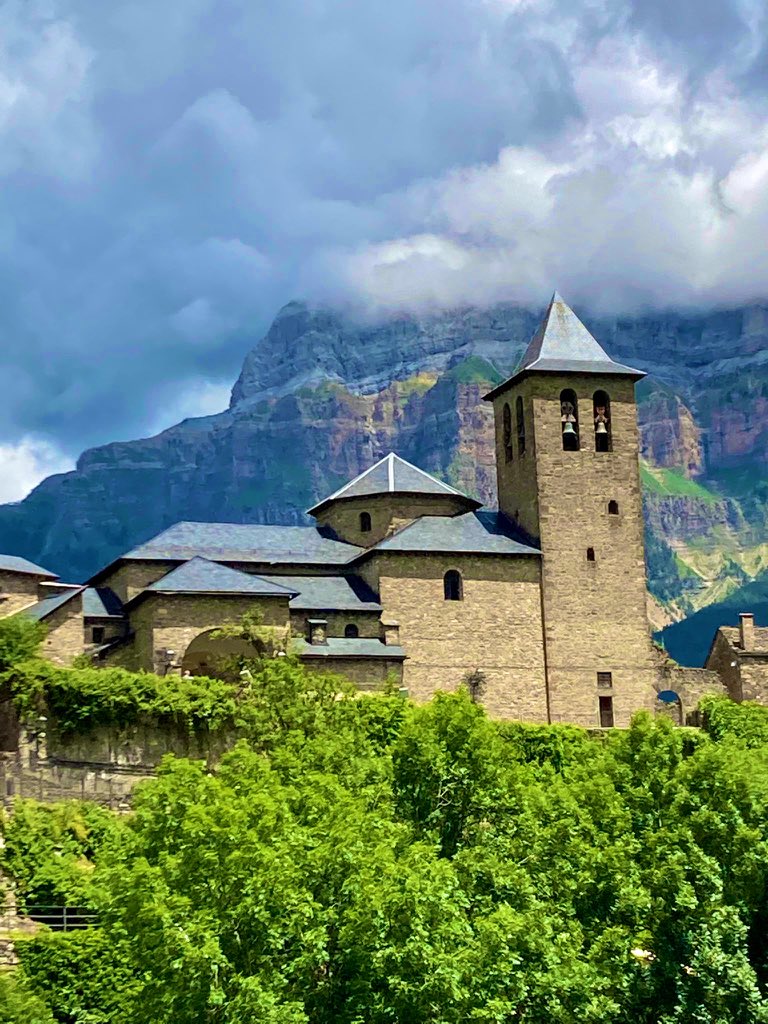 Hoy visitamos el Parque Natural de Ordesa ⛰🌲

#Torla #Ordesa #Sobrarbe #Pirineos #Huesca