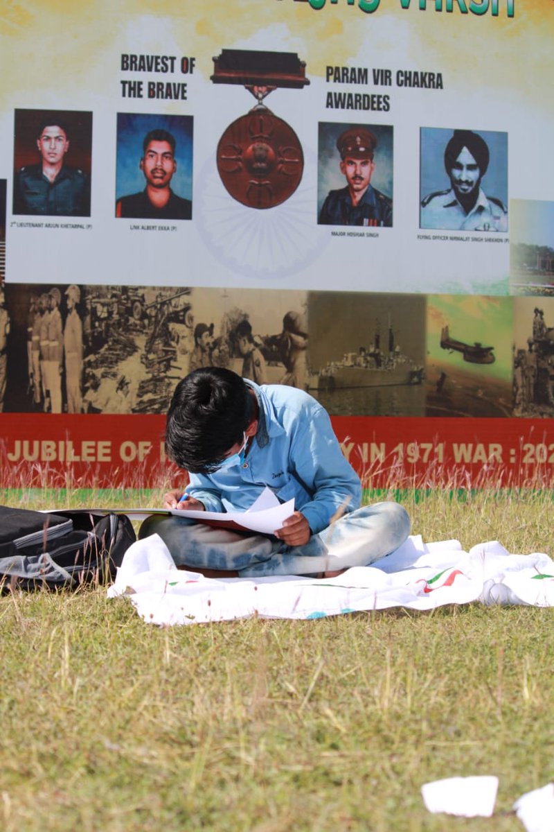 Enkeyem11's tweet photo. #SwarnimVijayVarsh
Creative arts and painting amidst nature.... by children !! at Parihaspura / Pattan/Baramula
What an innovative way of marking #SwarnimVijayVarsh
#IndianVictoryOverPak
Jai Hind
@Rifa_e_Aam
@KhushnumaKashm1
@atahasnain53
@Tiny_Dhillon
@manishindiatv https://t.co/JzATpHFI8A