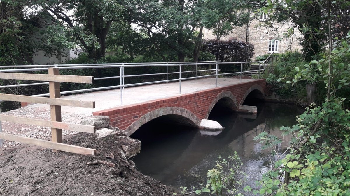 GlosRoads's tweet photo. After floods in early 2020 when this bridge over the Frome at #Cainscross located on the @cotswold_way was damaged, we're pleased to confirm that the repair works have been completed and the footpath MCA7 is now open. Thank you Dean Martin Contractors for your hard work @GlosCC https://t.co/bKyTfvKpKF