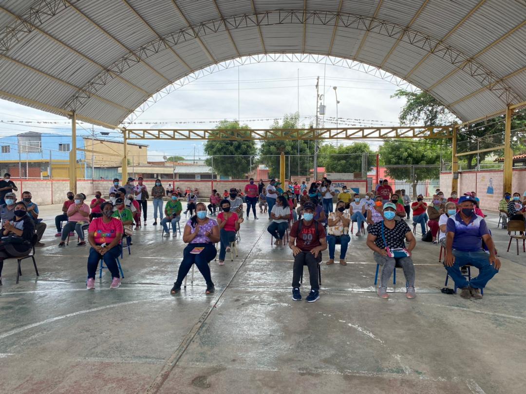 Ginkellys16's tweet photo. #SeguimosActivos✌🏻 El día de ayer desde la parroquia Ana Soto en asamblea con nuestras UBCH, explicando la metodología del proceso de postulaciones del #27Jun tal como lo orientó nuestra Dirección Nacional del @PartidoPSUV
#PatriotasEnBatalla https://t.co/WW628qj3jO