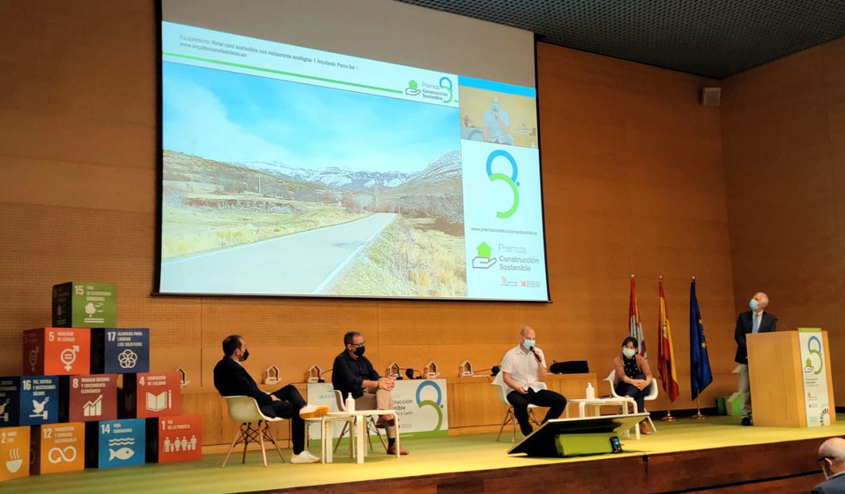Ayer se hizo entrega de los galardones de la 8ª Edición de los Premios de Construcción Sostenible en la que se reconoció el excelente trabajo de los proyectos presentados. 

Enhorabuena a todos los premiados!

#premiosConstruccionSostenible 
#arquitectura
