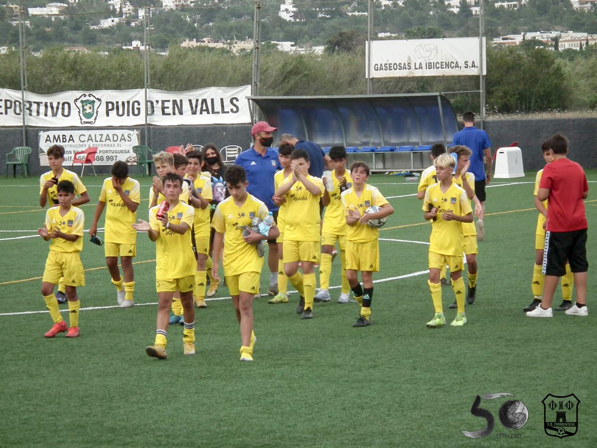 sdformentera's tweet photo. 📸 El passat cap de setmana l'equip #InfantilSDF no va poder aixecar la Copa de campió en caure en la final davant la @SE_Pindependent.

Una derrota, però, que no entela la grandíssima temporada que heu fet! 

Enhorabona al cos tècnic i a tot l'equip 👏👏!!

#queaixònosaturi https://t.co/KjQntW9rpe