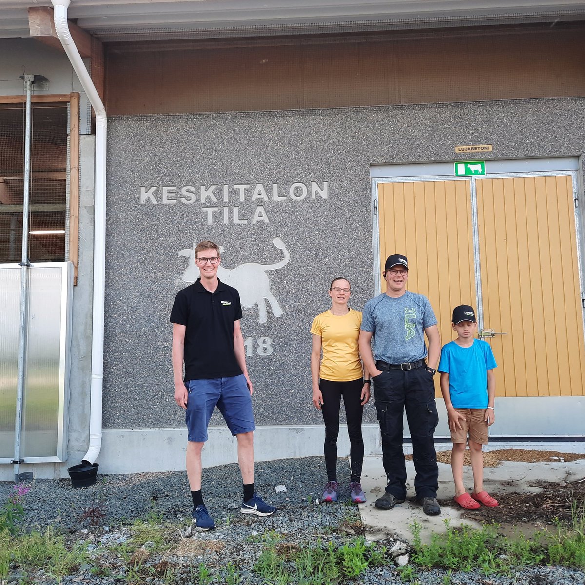 SamiVinkki's tweet photo. Mukava jäädä kesälomalle! Sovittiin juuri #demeca Biokaasulaitos toimituksesta Keskitalon maitotilalle! 🇫🇮🐄👍
@JuhaNousiainen ja @ValioFi tästäkin mahdollisesti kaasua liikenteeseen jossakin vaiheessa? https://t.co/mJcVbwGlXp