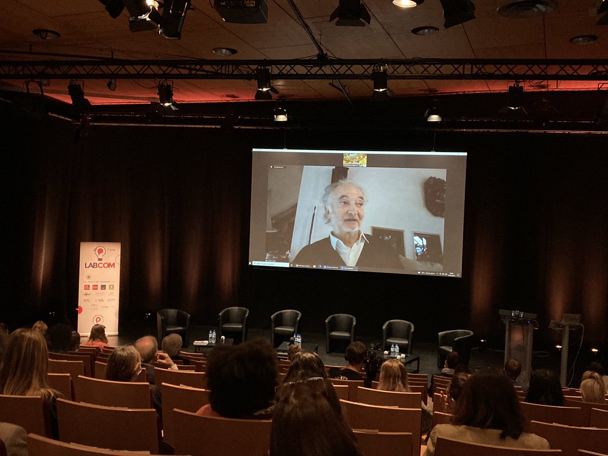 En direct du Labcom organisé par Place de la communication a Lille Grand Palais avec de prestigieux intervenants dont Jacques Attali