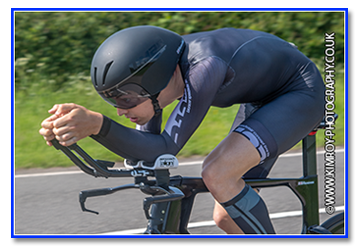 Riding in his new SwiftCarbon Pro Cycling colours, Oliver Peckover smashed the course record on his way to winning the Matlock CC 25, while host club rider Amelie Wayte won the women’s event.

cyclingtimetrials.org.uk/race-report/21…