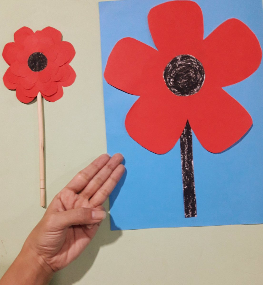 katycho22222's tweet photo. I can't express my grief in words for our MARTYRS. So, I take part in  #RemembrancePoppy day.
We don't know them all who sacrificed in revolution,but we owe them all.
#RestInPower each and everyone of those who fell during the revolution.🙏
#WhatsHappeningInMyanmar 
#June22Coup https://t.co/AFcQu69MmU