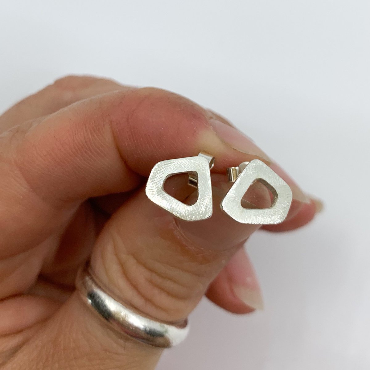 ⚡️Collezione XXI⚡️Friday 25th June 2021⚡️vannucchi.co.uk 
These cuties are super dainty and perfect for a little subtlety. 
Hand made from sterling silver with a textured finish in keeping with the natural, wildly imperfect perfection of nature. #vannucchijewellery