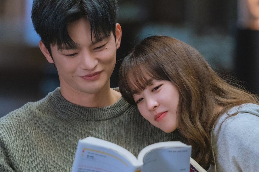 soompi's tweet photo. #ParkBoyoung And #SeoInGuk Are Stuck To Each Other Like Glue In “#DoomAtYourService”
https://t.co/rOTw5mdOC8 https://t.co/NcyvJKID84