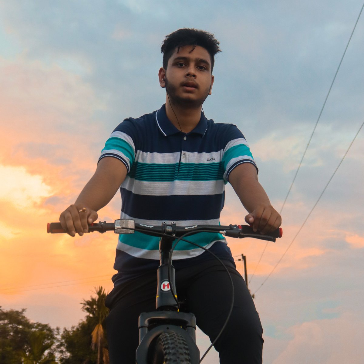 BhuyanDevanuj's tweet photo. #NewProfilePic https://t.co/1v3S4UlMWK