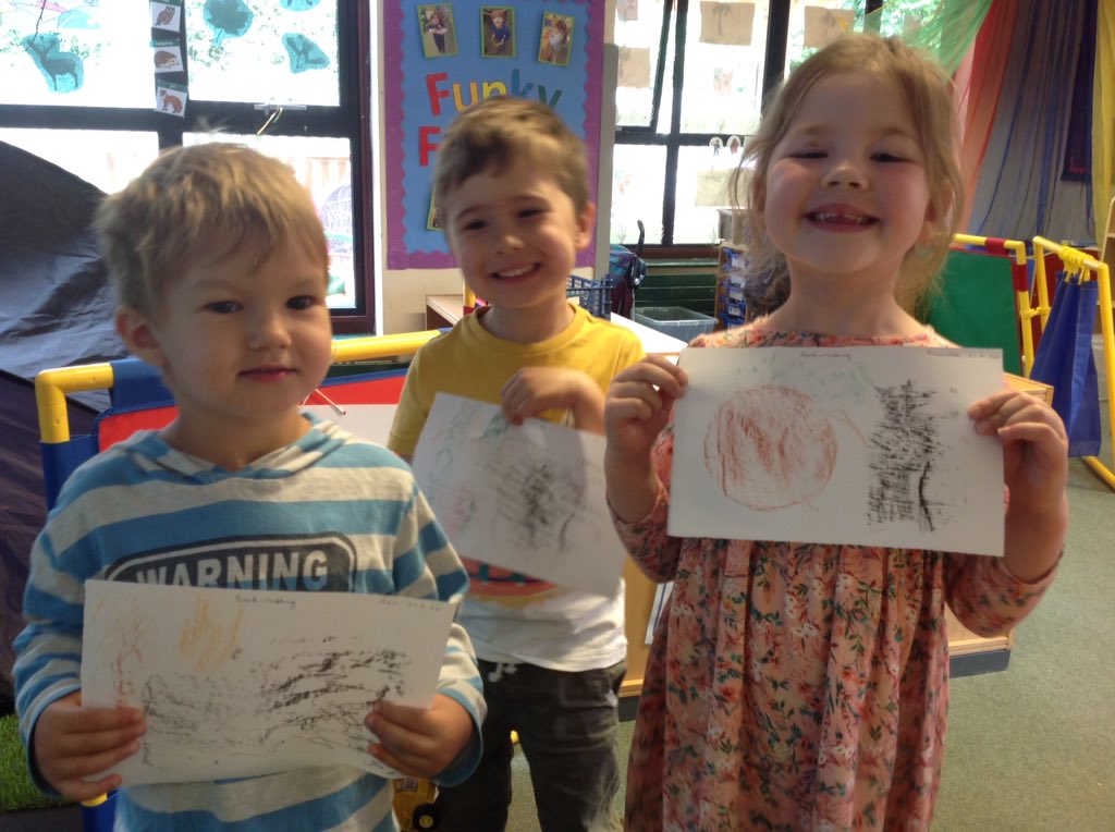 Hedgehogs enjoyed bark and leaf rubbing yesterday! They were amazed by the different patterns and textures 🍃🍂🌲🌳