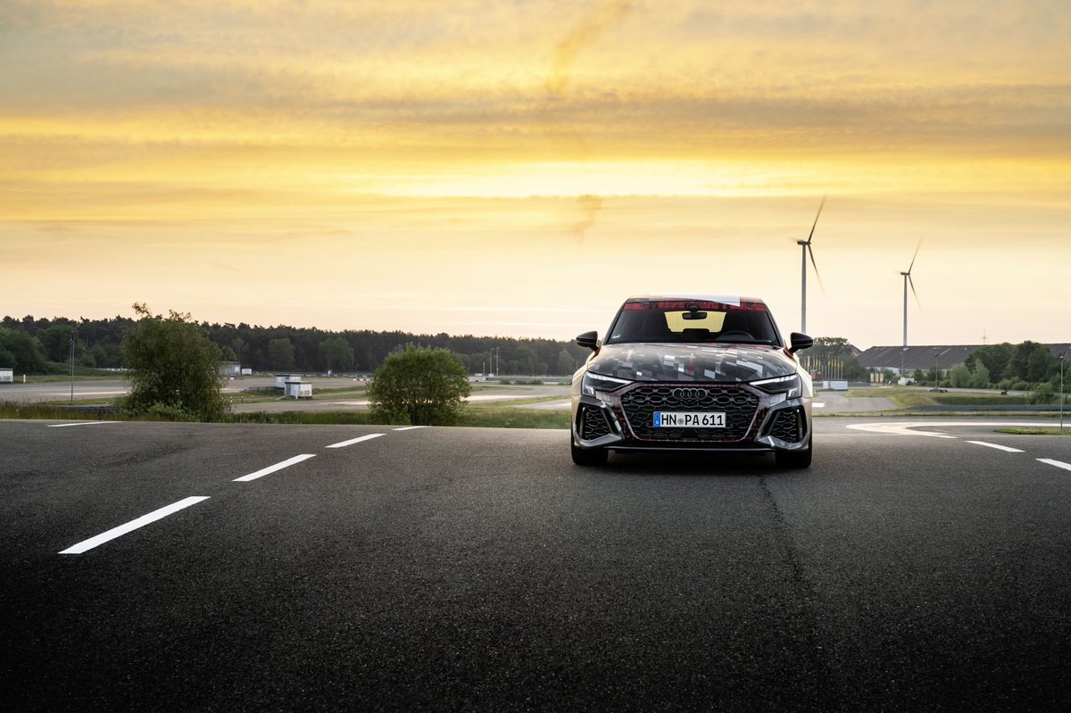 JezzaMaqasa's tweet photo. The Torque Splitter being my favorite feature over anything the new @AudiOfficial RS3. Added bonus is the sprint from 0-100kph in 3.8sec, with an optional top speed at 290kph, making it an accelerating missile in the segment. #AnythingButStandard https://t.co/bJTGeKkbX8