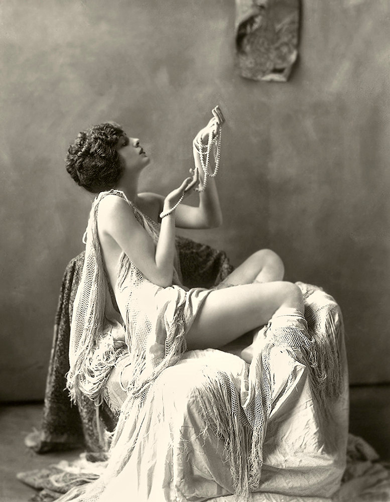 RevGryph's tweet photo. Excited to share the latest addition to my #etsy shop: Nude / Semi-Nude Ziegfeld Girls - Alfred Cheney Johnston - Vintage Photos Women - Archival Materials - Gicle'e Prints to 11X14 or Note Card https://t.co/V7qZz8tUDP #black #unframed #entryway #peopleportrait #vertic https://t.co/Rw6IpjJNFN
