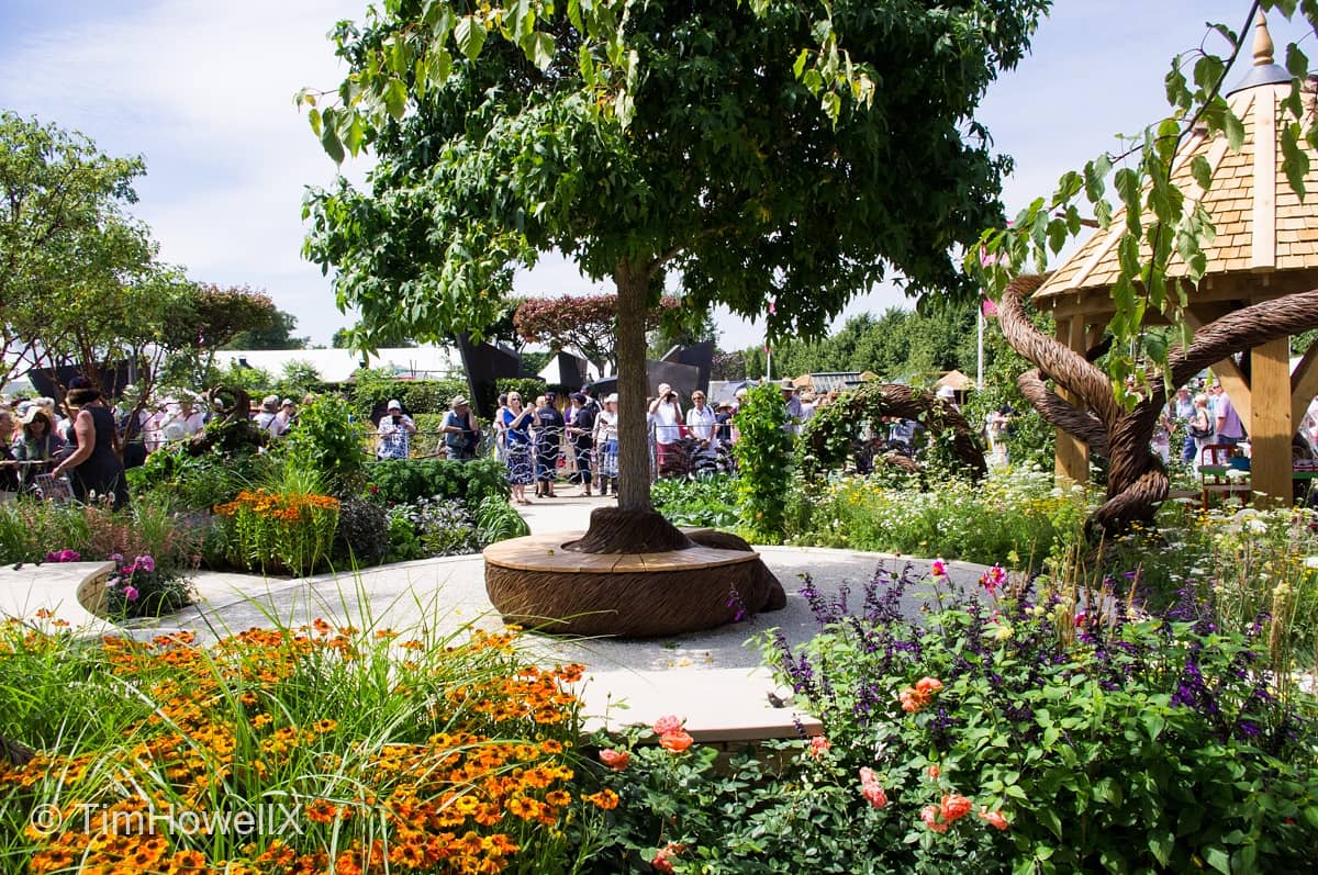 TimHowellX's tweet photo. #CountdownToHampton #RHSHampton 14 days until this @the_rhs flower show. Two gold medal gardens from @FisherTomlin @BowelDiseaseUK Garden for Crohn’s Disease built by @smartscaper &amp; 2017 @BlindVeterans It’s All About Community Garden @landformuk. Willow structures by @TomHare_ https://t.co/dmLToWl6eq