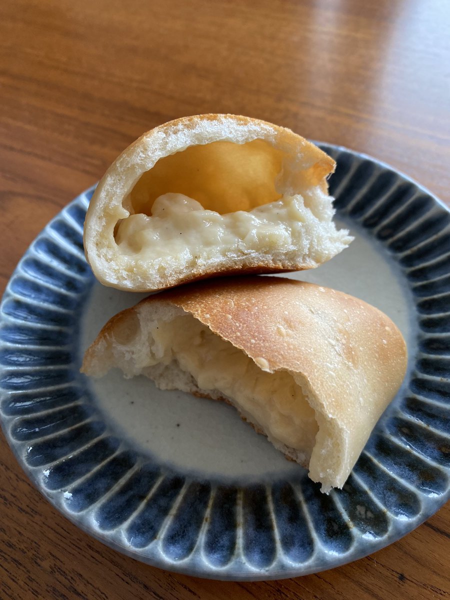 narierahakana's tweet photo. こんなに素敵なパン屋さんが近くにあったなんて、、
さっきのさっきまで知らなかった!!笑
とっても素敵な店主さんと、美味しいパン♪
素敵なお店をオープンしてくれてありがとうございます╰(*´︶`*)╯❤︎
#plantbasedbakery #動物性不使用
#白砂糖不使用 #veganbakery https://t.co/B3Xn0LbIyZ
