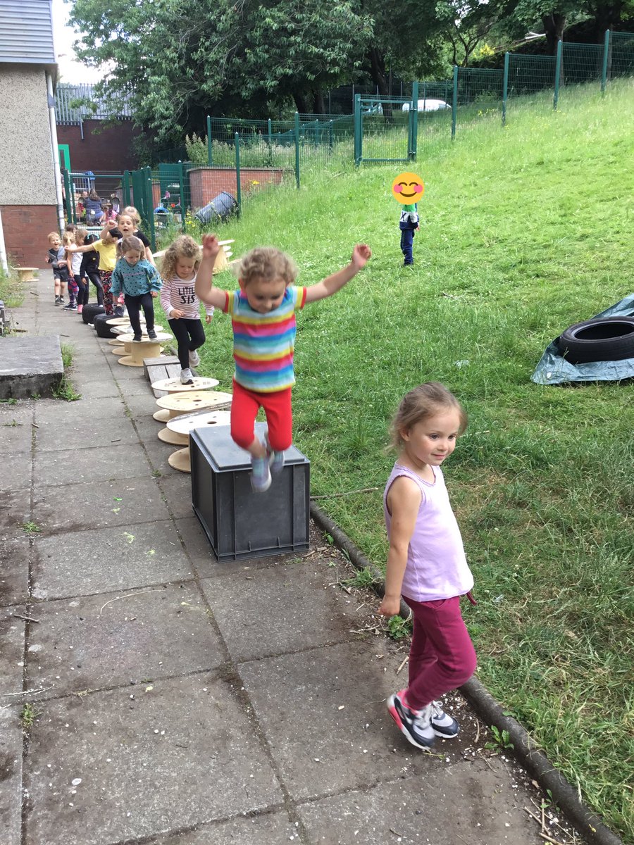 HillwoodPS's tweet photo. Movement Monday afternoon at nursery #beanbagthrow #eggandspoon #obstaclecourse #jumpandcrawl https://t.co/DbPlY9e5o9