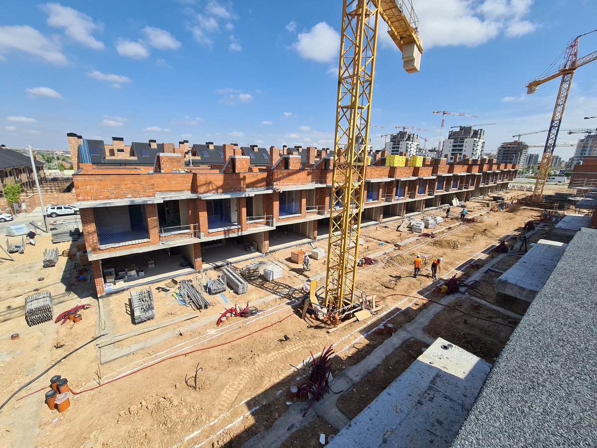 galivivienda's tweet photo. NUEVAS VILLAS BLANCAS ☀️🏡
Avance de obra de la primera fase Nuevas Villas Blancas #ElCañaveral
GESTORA - @GESVIECO S.L.

.
.
.
.
#vivienda #cooperativa #inmobiliaria #hogar #casa #arquitectura #bienesraices  #inmuebles #realestate #inversion #casas #galivivienda #gesvieco https://t.co/sqFtulcQ6f