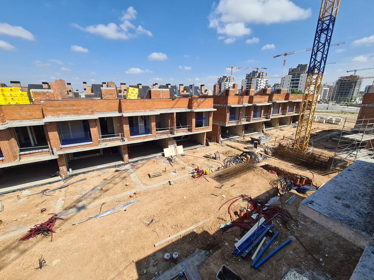 galivivienda's tweet photo. NUEVAS VILLAS BLANCAS ☀️🏡
Avance de obra de la primera fase Nuevas Villas Blancas #ElCañaveral
GESTORA - @GESVIECO S.L.

.
.
.
.
#vivienda #cooperativa #inmobiliaria #hogar #casa #arquitectura #bienesraices  #inmuebles #realestate #inversion #casas #galivivienda #gesvieco https://t.co/sqFtulcQ6f
