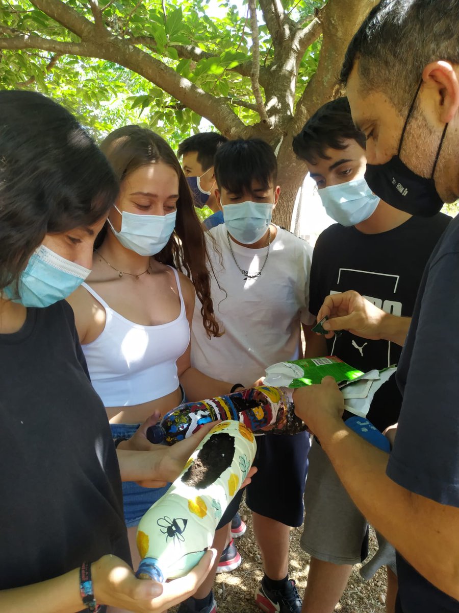 Llor_Fundacio's tweet photo. JORNADES DEL MEDIAMBIENT 2021🏞️♻️
1r, 2n, 3r i 4t d'ESO ha estat fent activitats per conscienciar, divulgar i assolir coneixements sobre el medi ambient a través del #LearningByDoing.
#Llor #ESOLlor #InteligènciesMúltiplesLlor #EscolaVerda #EnsDivertimAlLlor #ValorsAlLlor https://t.co/8BybxA5h37
