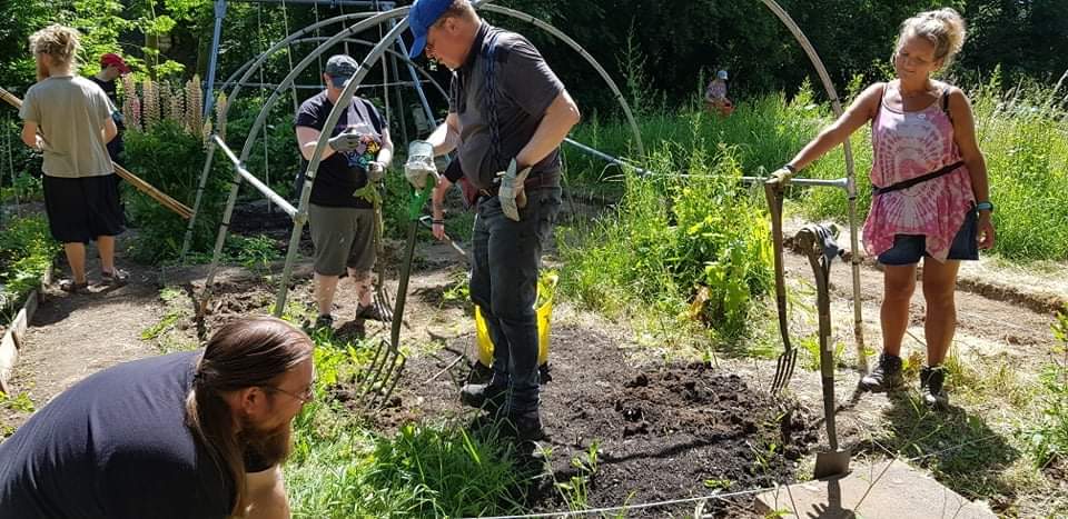 RainbowBizUK's tweet photo. It's a gorgeous day here in #Deeside and we are looking forward to another fabulous day on the allotment with #DiggingDeeside 🥰💚🌱🌻🌿🌾🐝🌞 Thanks for sending us some sunshine @Ruth_ITV 🥰 https://t.co/hFp5ln882F