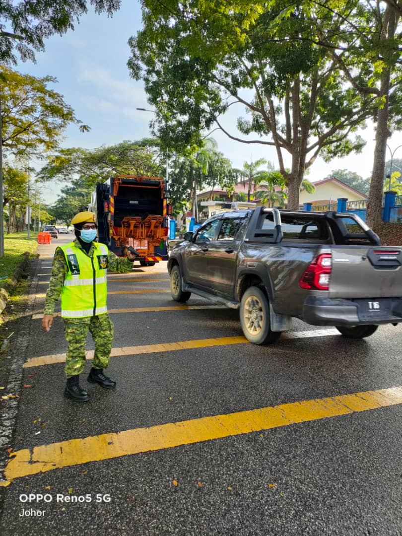 RELAkulai's tweet photo. 22 Jun 2021 (Selasa) 
PENUGASAN DI PUSAT PEMBERIAN VAKSIN (PPV)

#setiaberbakti
#DariRakyatBersamaRakyatUntukRakyat
#PatuhiSOP 

@yahyakgc @SazaliZin @msrz81 @KDNPUTRAJAYA @Hasni_Johor @mynadma 
@MKNJPM @relamalaysia @JPAMJohor  @japenjohor 

UMR Kulai | PT (U) Baizura https://t.co/YpaYlN7ZKl