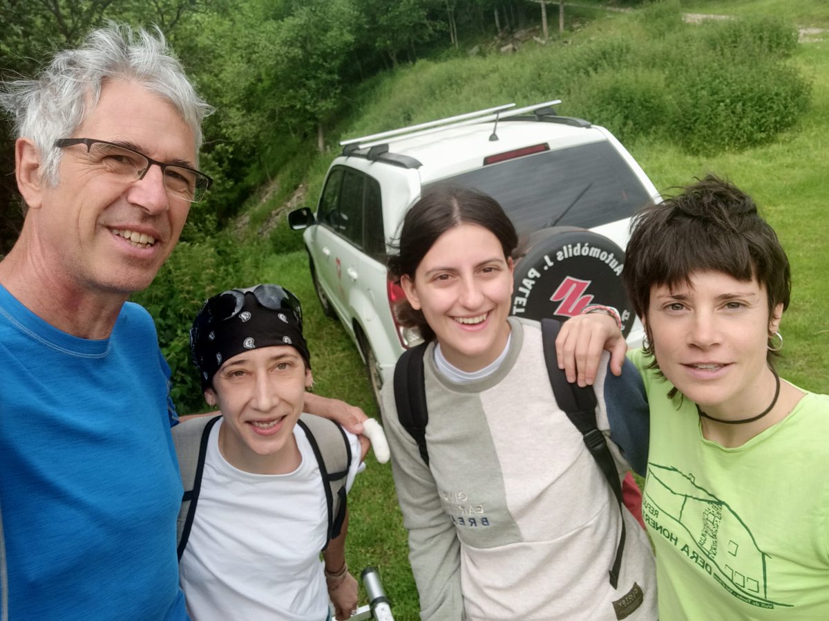 ProjecteLiro's tweet image. L&apos;equip del #ProjecteLiro del @mcngranollers no s&apos;atura 💪 Voleu descobrir com reparem i netegem les caixes niu per quan els #lirons comencin l&apos;època d’aparellament? 
Seguiu llegint…⬇️