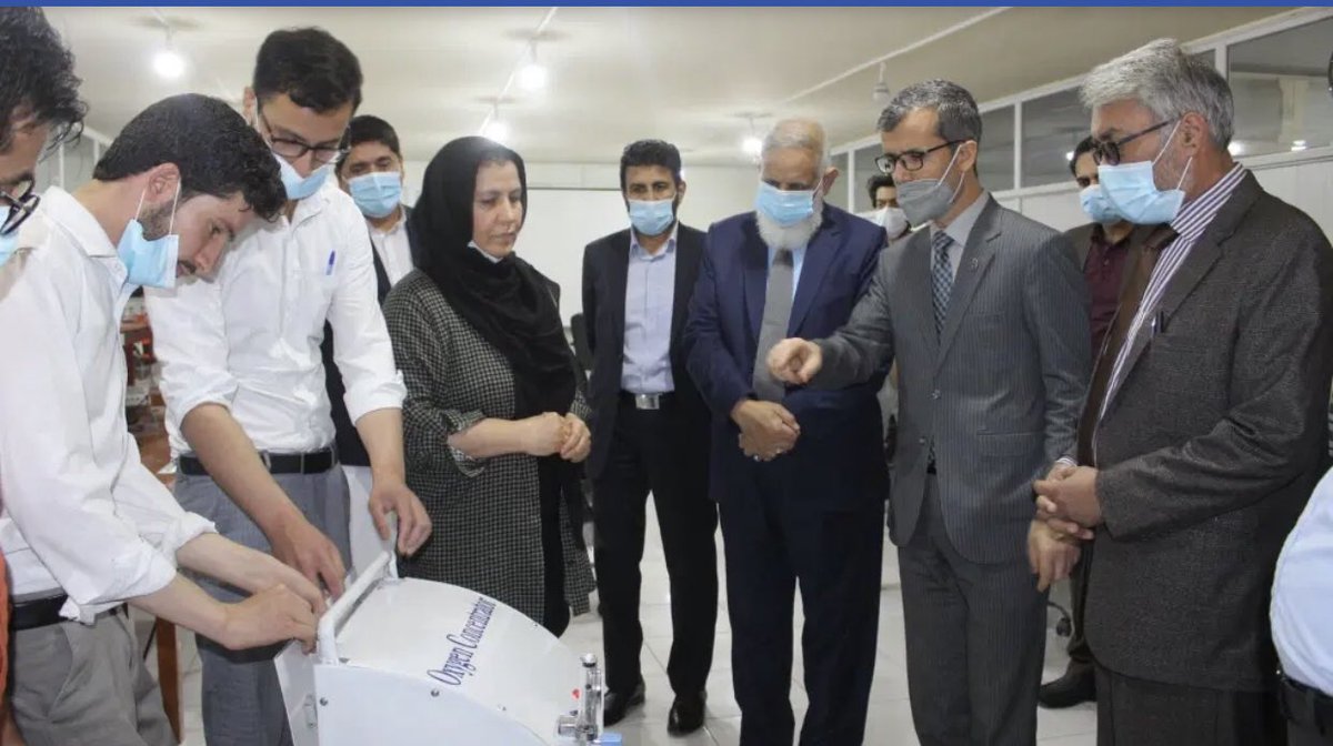 8Rayed69's tweet photo. اولین دستگاه تولید آکسیجن در افغانستان ساخته شد.
دانشکده علوم طبی کابل و ابو علی سینا برای اولین بار این دستگاه را ساخته که در یک دقیقه می تواند ۱۵ لیتر آکسیجن تولید کند و نظر به نرخ بازار ۵۰ درصد کاهش در قیمت آن آمده است.
#Rayed https://t.co/q5q9h7ybIC