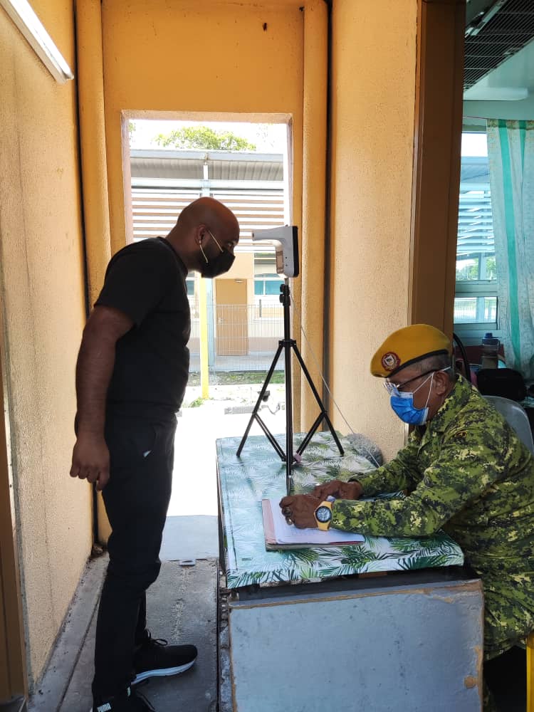 RELAkulai's tweet photo. 22 Jun 2021 (Selasa)

PENUGASAN SARINGAN KESIHATAN

- CIQ KSAB, Tg Kupang, Gelang Patah  

#SetiaBerbakti
#DariRakyatBersamaRakyatUntukRakyat

@yahyakgc @msrz81 @KDNPUTRAJAYA @Hasni_Johor @mynadma @MKNJPM @relamalaysia @JPAMJohor  @japenjohor 

UMR KULAI | PT (U) BAIZURA

1/2 https://t.co/mnPTlWhWnE