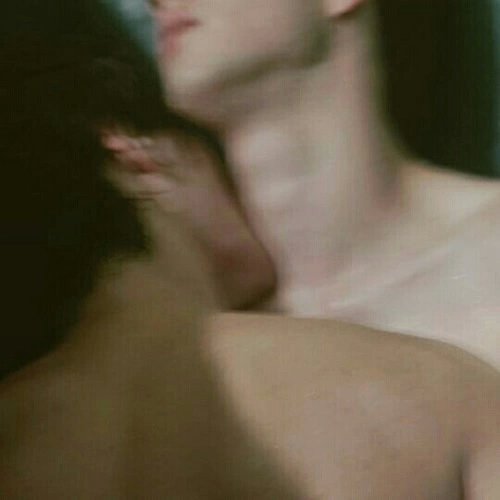 dream leaving marks all over georges neck and collarbones so people know hes his