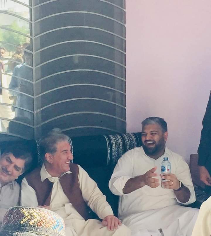 AmanullahSamoo2's tweet photo. سالگرہ مبارک ہو 
دعا ہے کہ ایسے ہی ہنستی مسکراتی رہو اور ہنساتی رہو 
اللہ تعالیٰ صحت والی لمبی زندگی عطا فرمائے آمین
@ZainHQ @SMQureshiPTI 
#HappyBirthdaySMQ https://t.co/xKoUny8Hcz