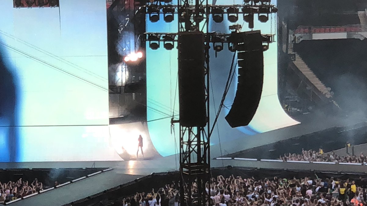 allthekingswift's tweet photo. It's been 3 years since #RepTourLondon when I saw Taylor live for the first (and only) time! I miss this night so much and hopefully there'll be a new tour soon. β€οΈππΆ https://t.co/MLSmBBnKaY