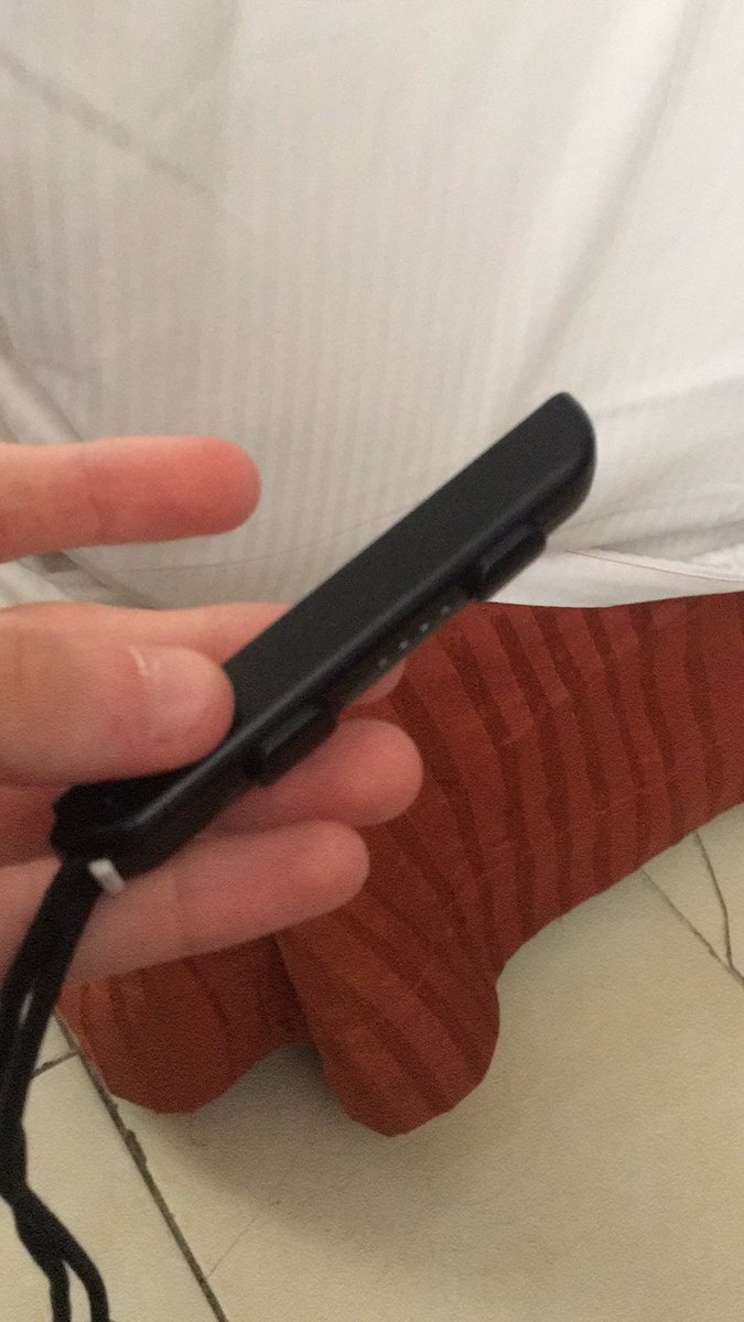 moytra_'s tweet photo. Found me a switch controlla holder, if u want it hmu https://t.co/aa0XHmPXkA