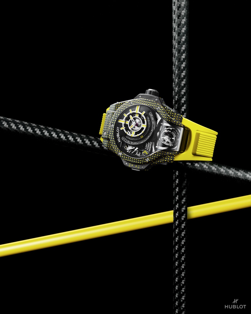 Hublot's tweet photo. Discover the new #MP09 Tourbillon Bi-Axis 5 Days Power Reserve 3D Carbon, available in four colours: red, yellow, green and blue.
The whole challenge of these extraordinary creations was to create a 3D carbon case with a unique shape to present the Tourbillon Bi-Axis movement. https://t.co/8k9ZLtlg7L